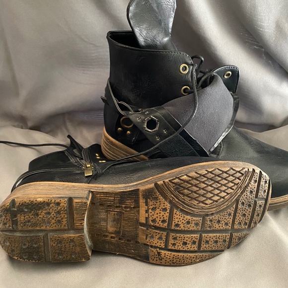 Ankle Moto Booties - Picture 2 of 3